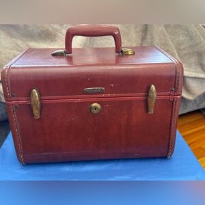 Samsonite Vintage Leather Train Travel Case Style 4612  Circa 1940's.